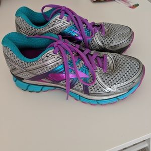 Brooks Women's Running Shoes. Size 7.5 W